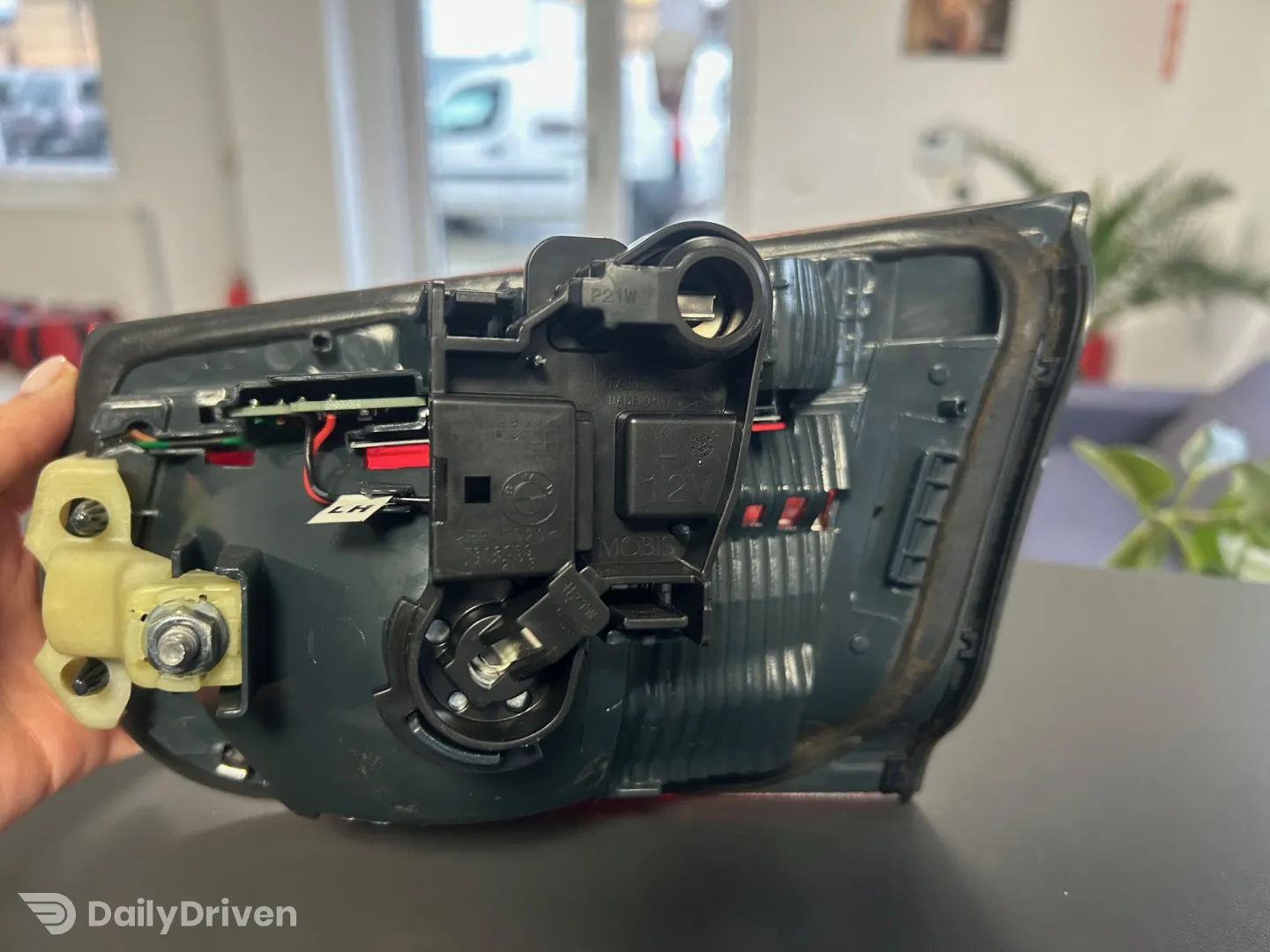 Stop stanga haion BMW Seria 3 F30 F31, tripla haion stanga 6321 737111