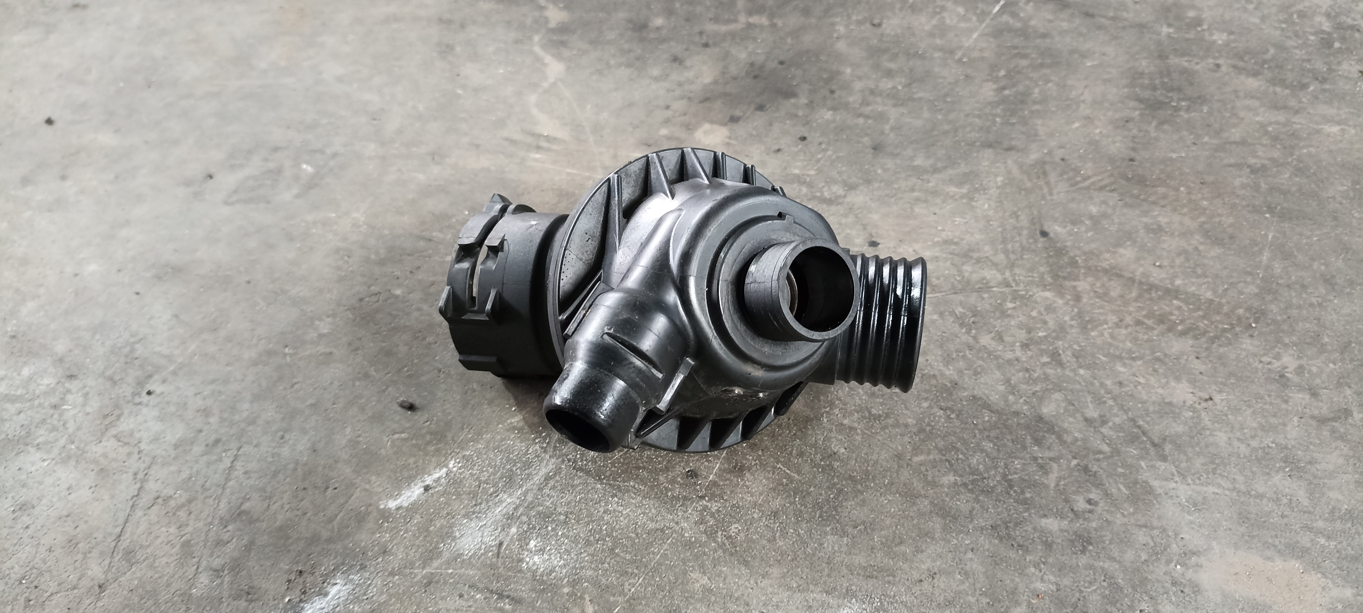 Carcasa termostat BMW Seria 1 F20 F21 benzina, N55