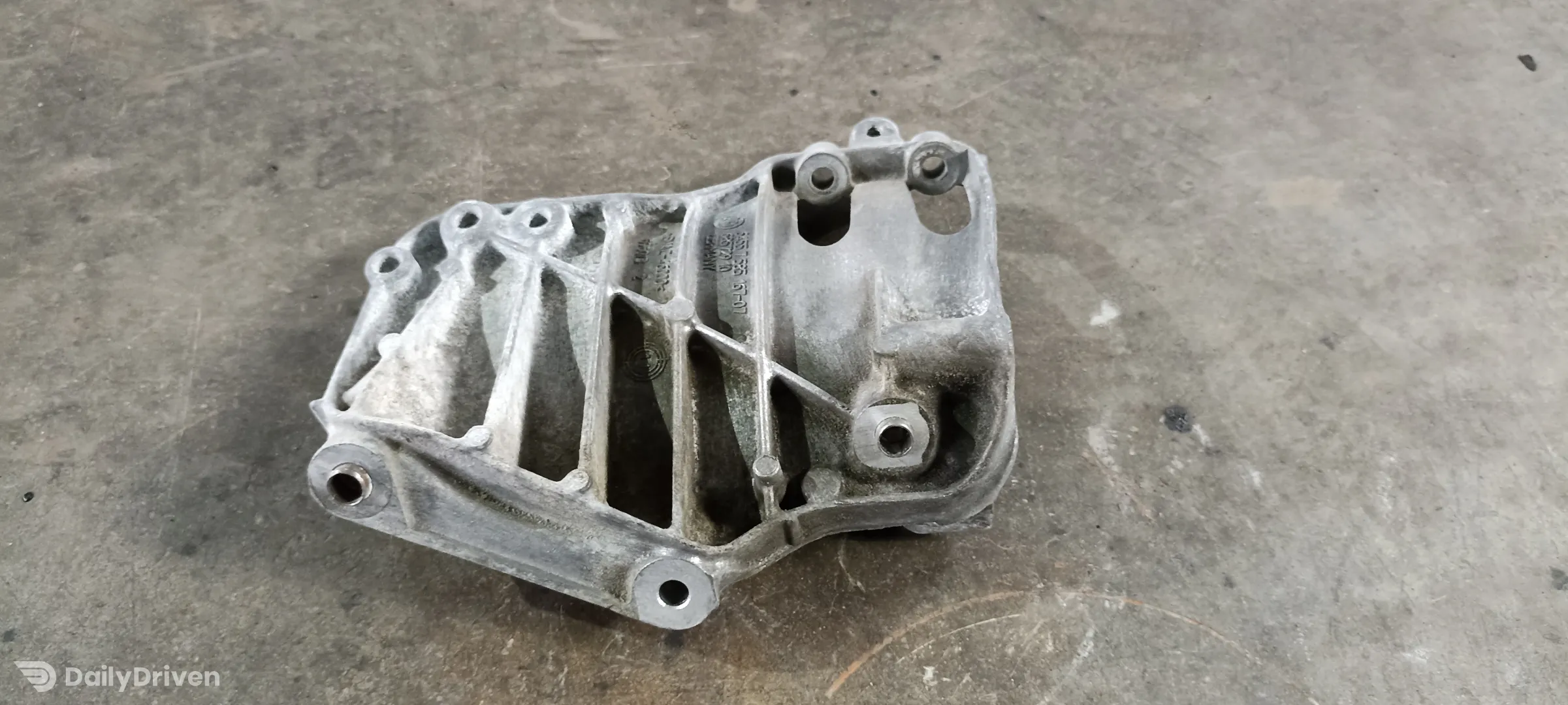 Suport compresor AC BMW Seria 6 F06 F12 F13 benzina N55, 6455 7585167