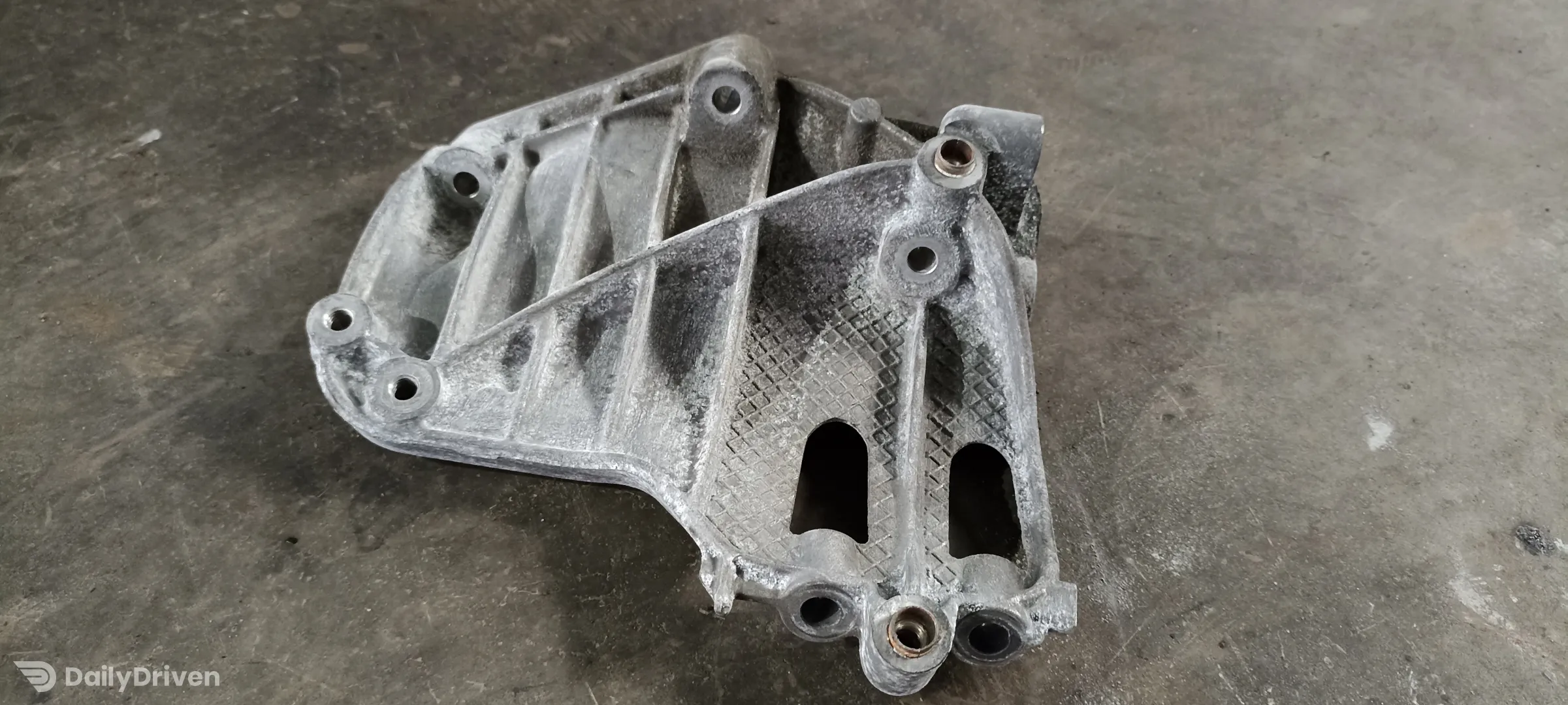 Suport compresor AC BMW Seria 6 F06 F12 F13 benzina N55, 6455 7585167