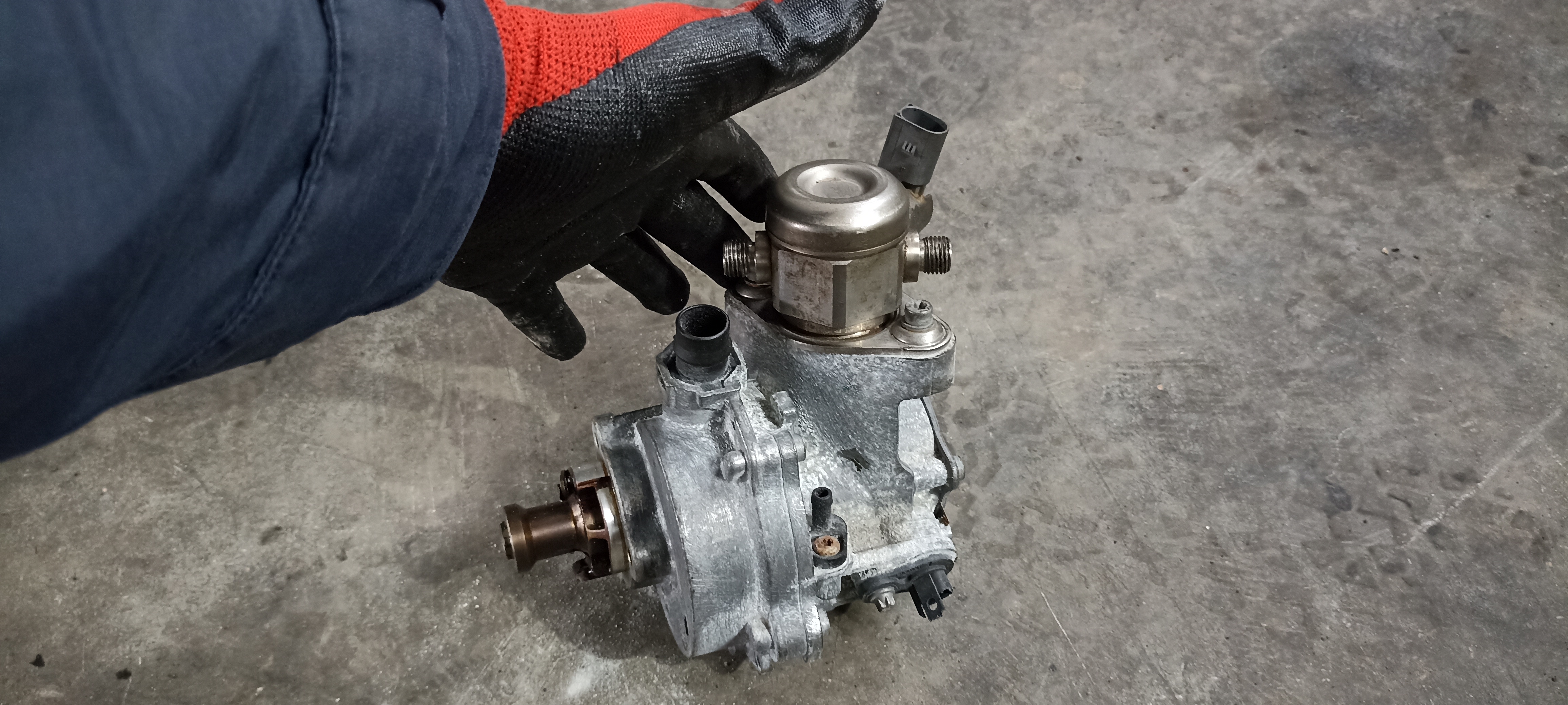 Pompa inalta presiune BMW Seria 2 F22 F23 F87 M2, N55, pompa injectie 1351 7610761, 0261523131
