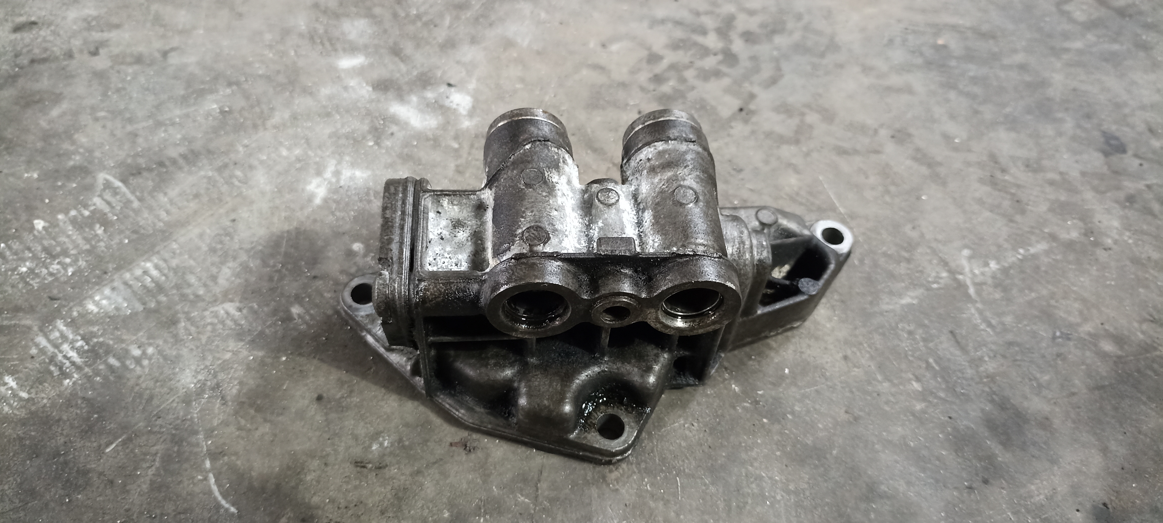 Carcasa termostat ulei BMW Seria 1 F20 F21, N55, 7637052