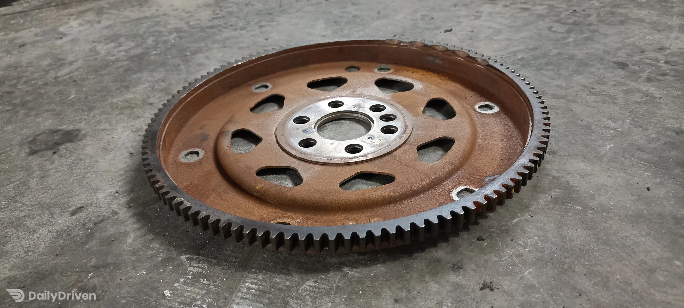 Coroana volanta BMW Seria 3 E90 E91 E92 E93, benzina N54, N55, 7589480, 8604045