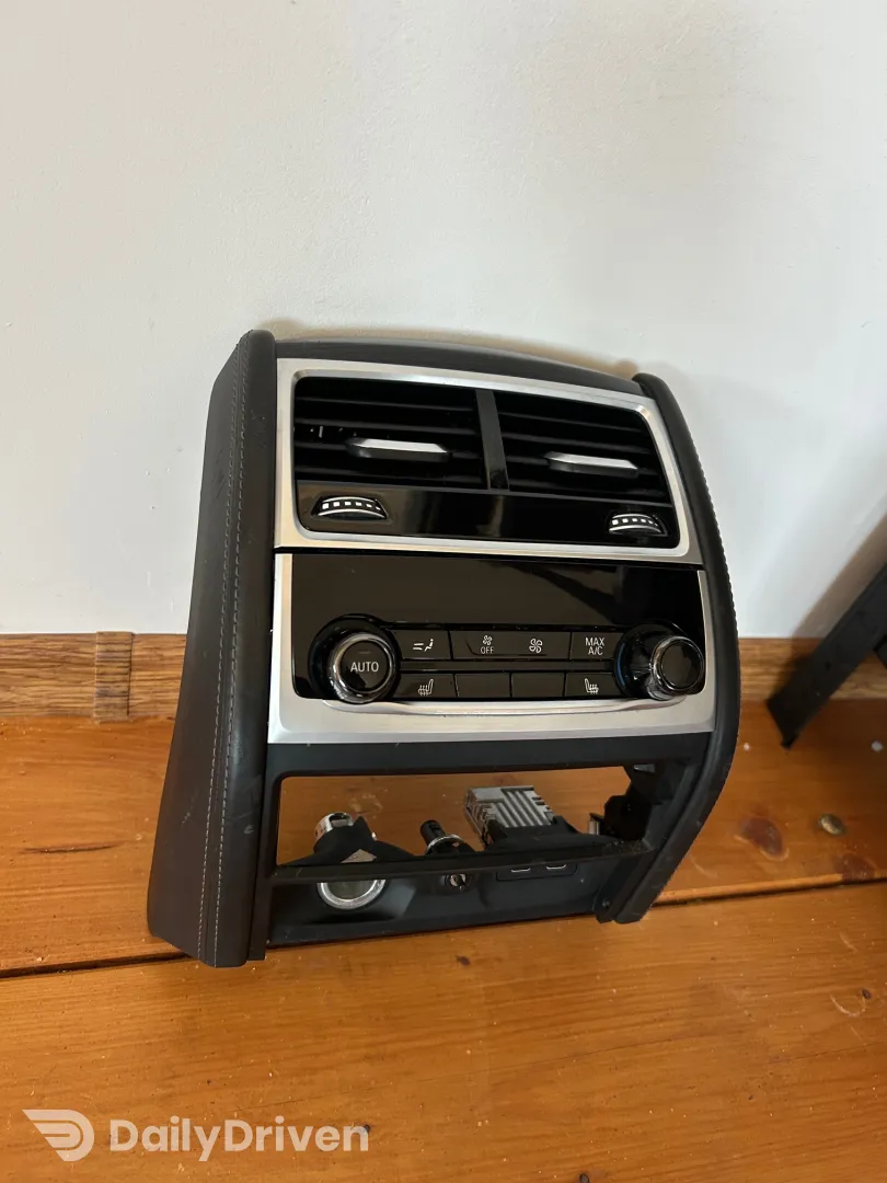 Consola centrala spate completa BMW Seria 7 G11 G12