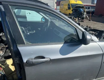 Usa dreapta fata BMW Seria 3 E90 E91 cod culoare A52