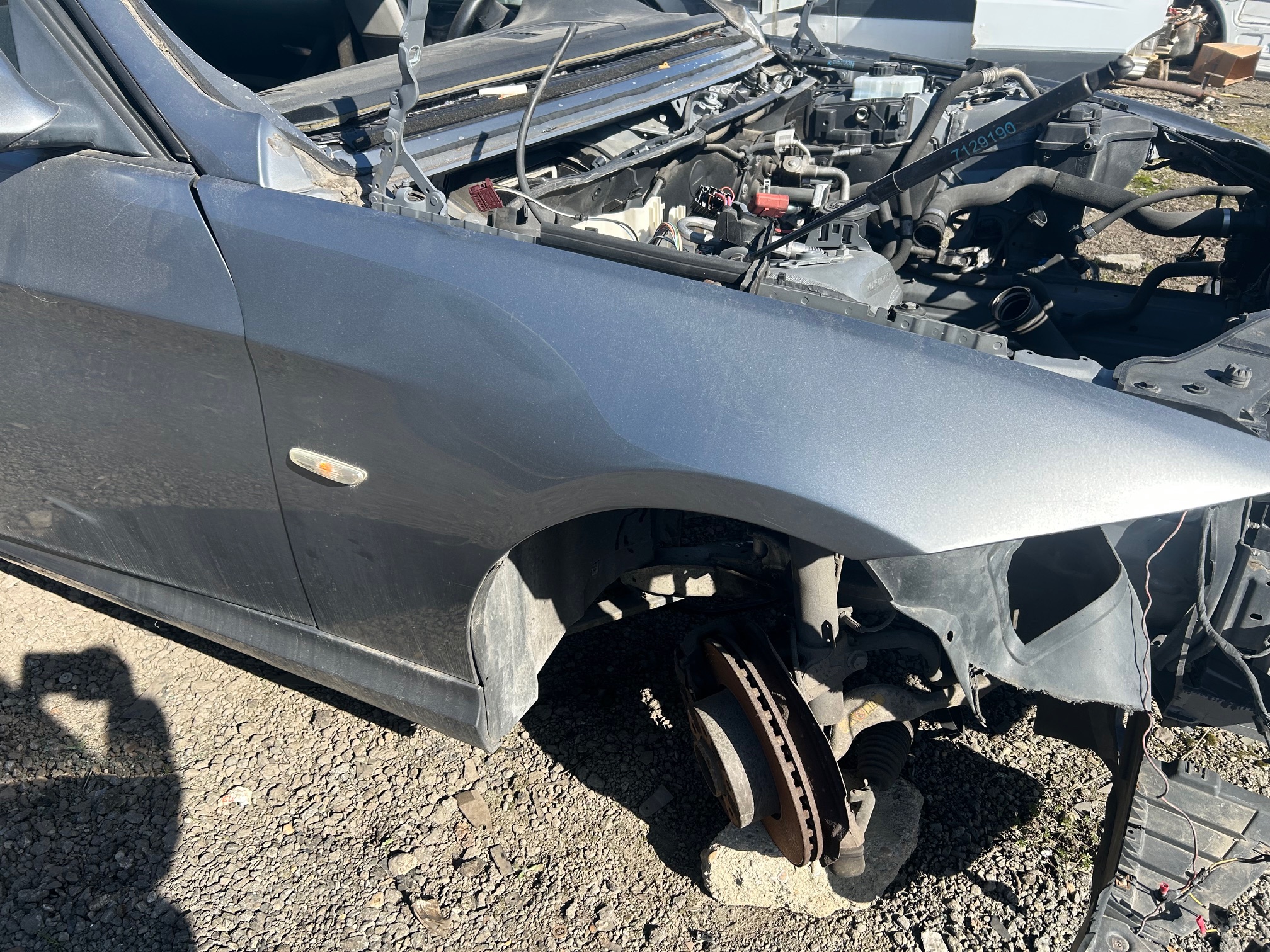 Aripa dreapta fata BMW Seria 3 E90 E91 lci cod culoare A52