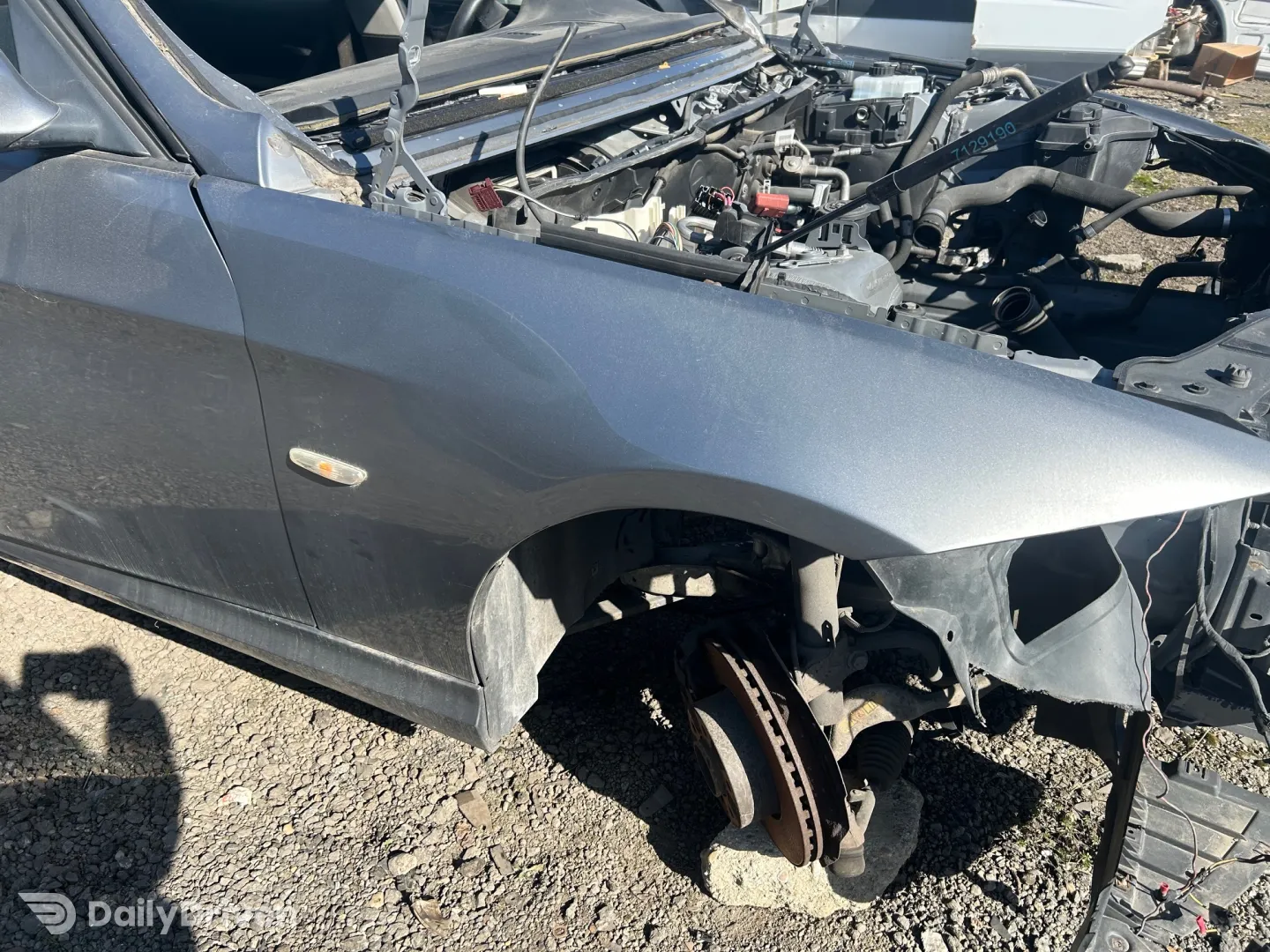 Aripa dreapta fata BMW Seria 3 E90 E91 lci cod culoare A52