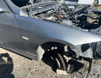 Aripa dreapta fata BMW Seria 3 E90 E91 lci cod culoare A52