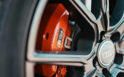 Probleme ale sistemului de frânare pe care fiecare șofer ar trebui să le ia în serios