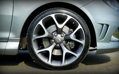 Cum influențează pneurile de vară performanța vehiculului tău?