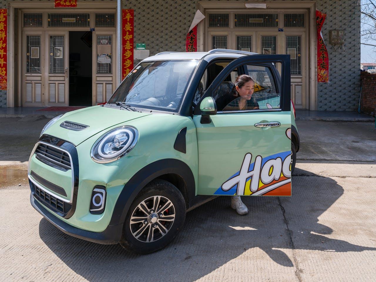 De ce tot mai mulți tineri optează pentru mașini electrice fără permis?
