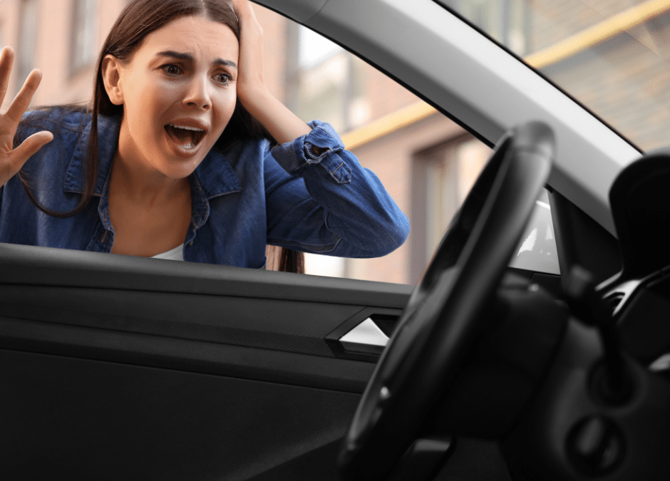 Ai ramas blocat afara din masina? Vezi aici ce trebuie sa faci si ce nu trebuie sa faci
