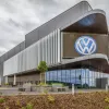 Volkswagen ia în calcul cea mai amplă restructurare din istoria companiei. Până la 100.000 de locuri de muncă sunt în pericol
