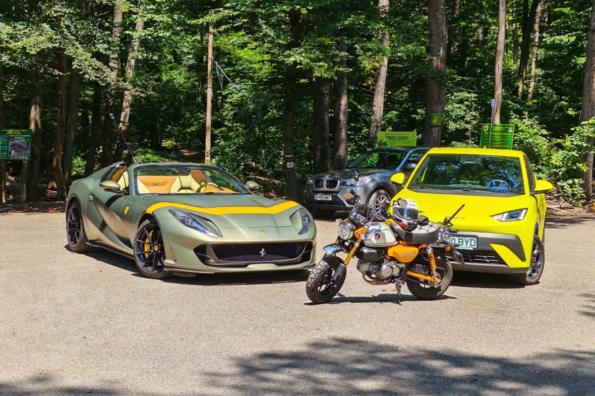 VIDEO: Câți cai putere îți trebuie, de fapt, în București? Am aflat după o cursă între un Ferrari, un BYD și o Honda Monkey.