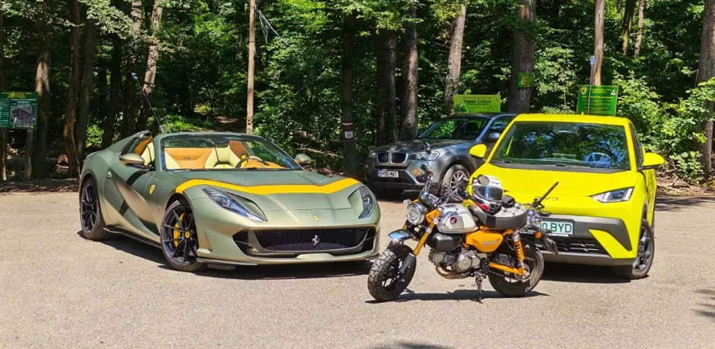 Câți cai putere îți trebuie, de fapt, în București? Am aflat după o cursă între un Ferrari, un BYD și o Honda Monkey.