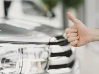Asigurare auto pentru mașină nouă: primul drum începe cu actele, nu cu accesoriile