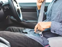 Sunt airbagurile și centurile de siguranță conectate între ele?