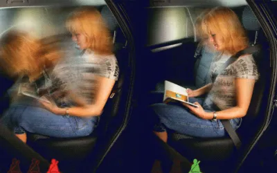 De ce nu se blochează centura de siguranță când frânezi brusc?