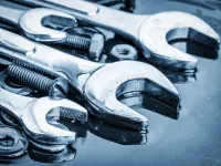 5 scule esențiale pe care orice șofer trebuie să le aibă în mașină