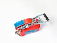 Come usare correttamente una cinghia a cricchetto per un trasporto sicuro