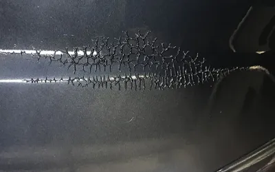 8 factori care deteriorează vopseaua mașinii tale: Ghid complet de protecție