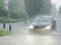 Guida sicura in zone allagate: guida completa per automobilisti