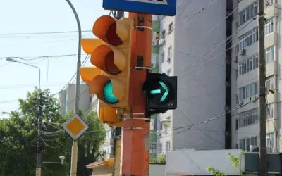 Când poți folosi banda 1 la verde intermitent fără să virezi la dreapta