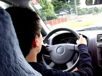 Proiect: Un minor poate conduce un vehicul dacă este acompaniat de un conducător auto cu o experiență de cel puțin 10 ani