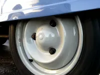 Video viral: ai voie să ieși din țară cu o mașină dotată cu 3 prezoane la roată?