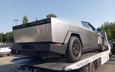 Cybertruck, surprins în București. Cum arată în realitate mașina de Off-Road de la Tesla.