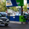 De azi alimentăm la pompă mai scump. Cu cât și de ce s-au scumpit carburanții?