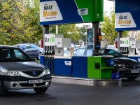 De azi alimentăm la pompă mai scump. Cu cât și de ce s-au scumpit carburanții?