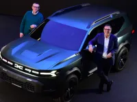 Cum impactează noile taxe vamale industria vehiculelor electrice: CEO-ul Dacia despre provocările și soluțiile viitorului
