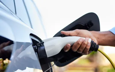 Scăderea vânzărilor de mașini electrice în România: Impactul reducerii voucherului Rabla Plus