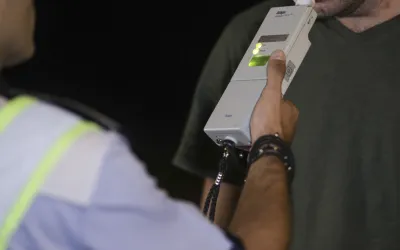 Alcoolemie record în Baia Mare: Un șofer băut s-a izbit de o mașină parcată