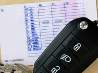 Un profesor renumit din Alba, primul șofer care va renunța de bună voie la permisul auto la 88 de ani, după o viață dedicată culturii și condusului.