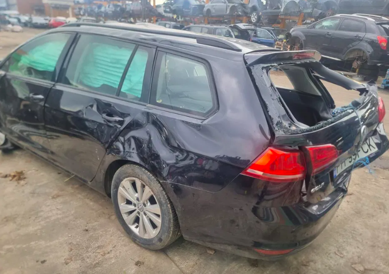 Dezmembrez Volkswagen VW Golf 7 [2012 - 2017] 1.6 tdi CLHA