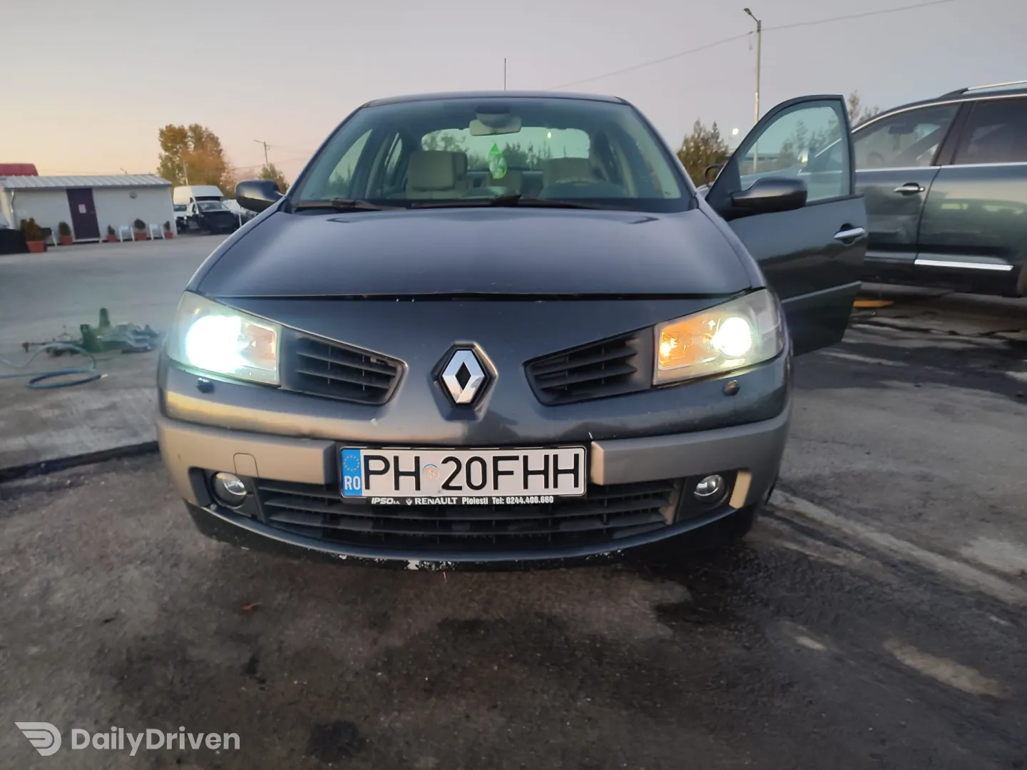 FAR  EUROPA DREAPTA XENON RENAULT MEGANE 2, EURO 3, 2006,1.9 DIESEL, 88 KW, 120 CP, COD MOTOR F9Q-B8