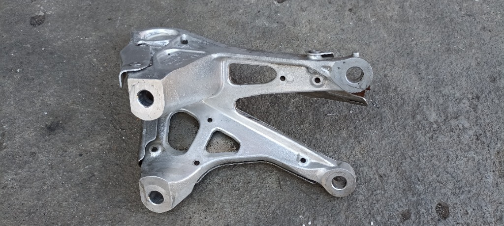 Suport motor dreapta BMW Seria 3 F80 M3, suport motor 2284204, 23191310