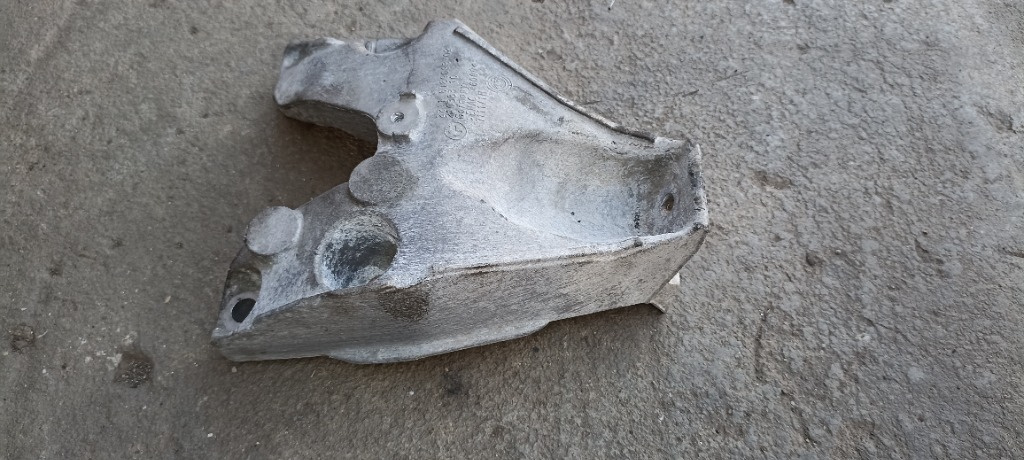 Suport motor stanga BMW Seria 4 F82 M4 F83 M4, suport motor 6789093