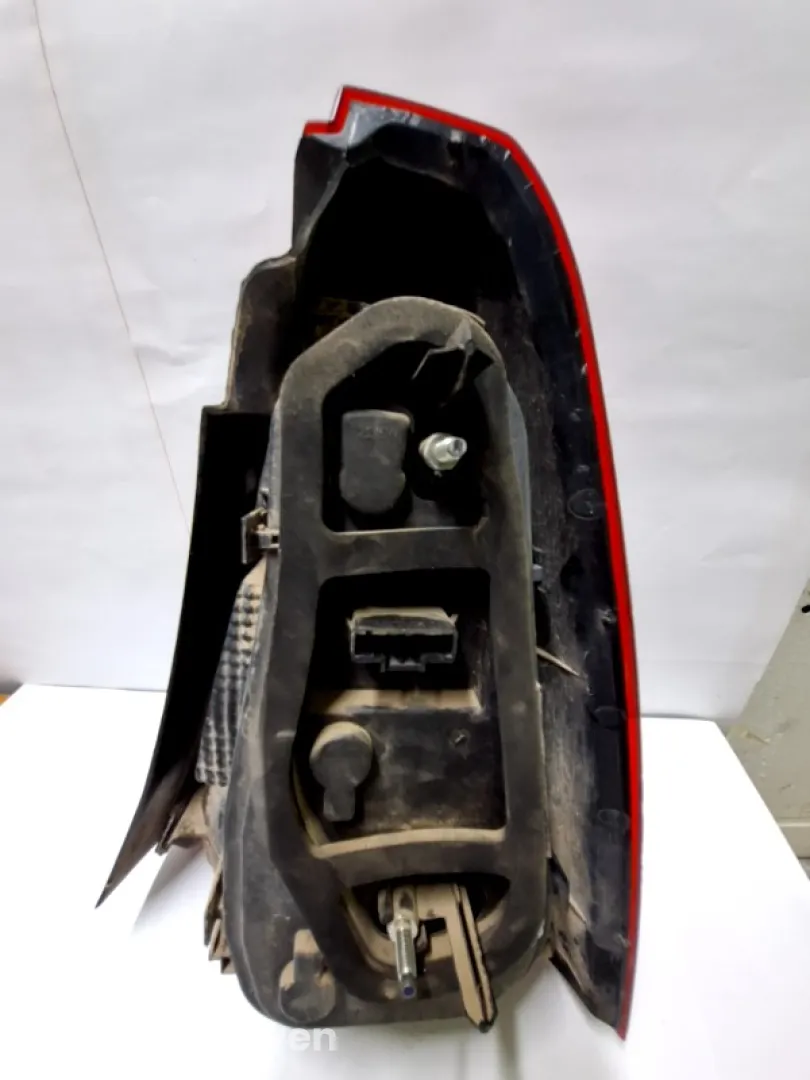 Lampă spate - Parte montare: Stânga, Varianta: Sedan - Dacia Logan 1 generation [restyling] [2007 - 2012] Sedan