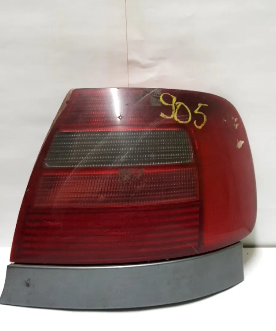 Lampă spate - Parte montare: Dreapta, Varianta: Sedan - Audi A4 B5 [restyling] [1997 - 2001] Sedan