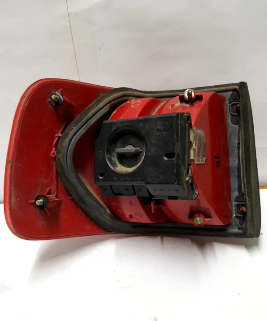 Lampă spate - Parte montare: Dreapta, Varianta: Sedan - Audi 80 5 generation (B4) [1991 - 1996]