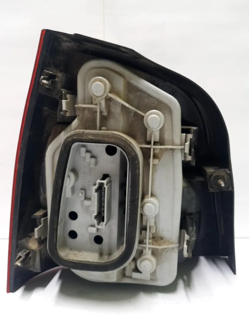 Lampă spate - Parte montare: Dreapta, Varianta: Hatchback - Volkswagen Polo 4 generation [2001 - 2005]