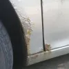 Ist der Rost an Ihrem Auto oberflächlich oder gibt es ernsthafte Probleme mit der Karosserie?