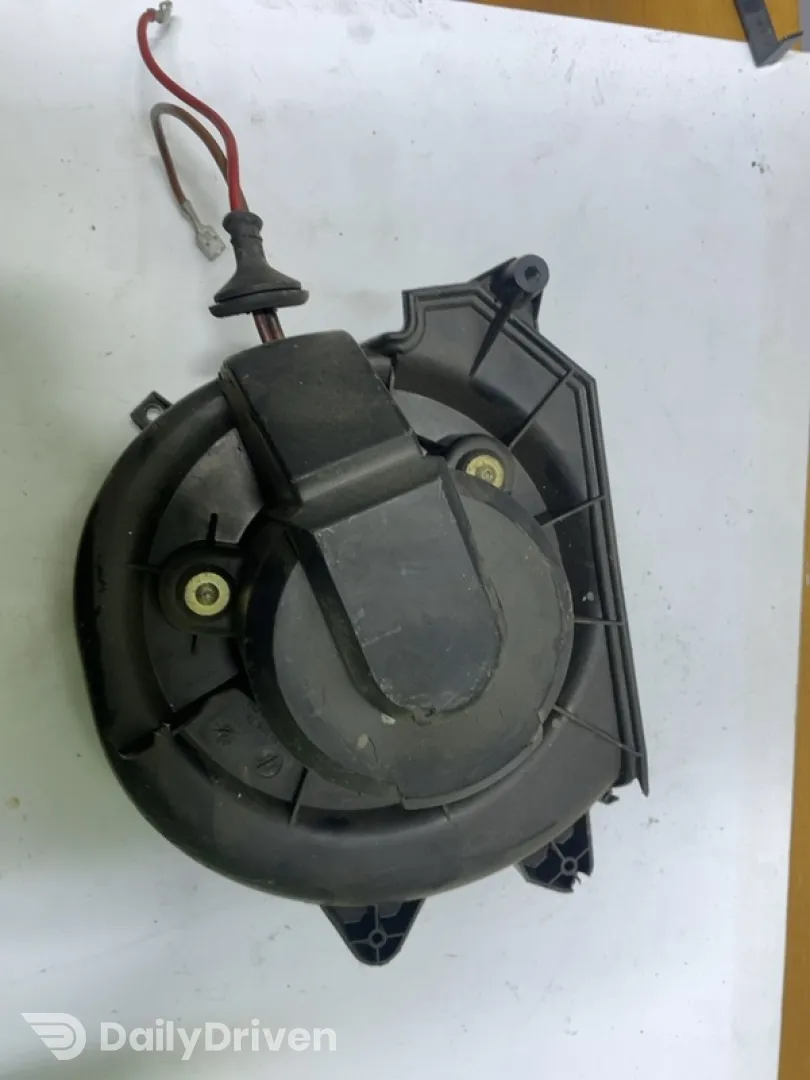Ventilator habitaclu - Opel Omega B [1994 - 1999] Sedan 2.0 MT (136 hp)