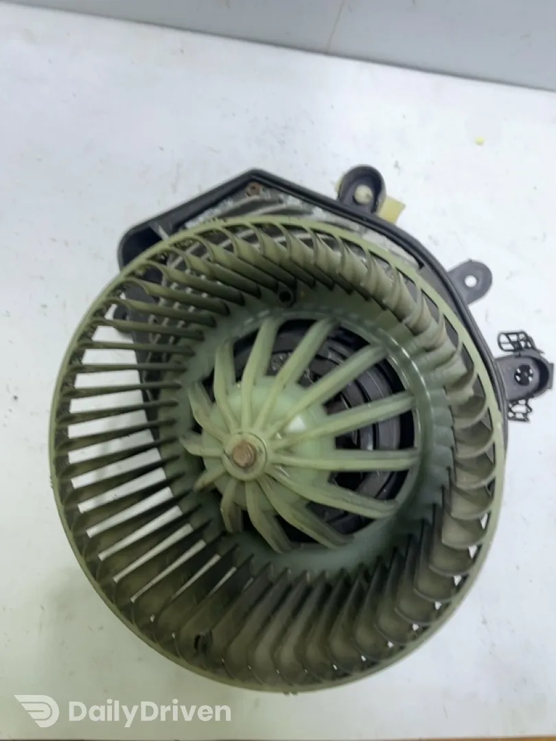 Ventilator habitaclu - Audi A4 B5 [restyling] [1997 - 2001] Avant wagon 5-doors 1.9 TDI MT (90 hp)