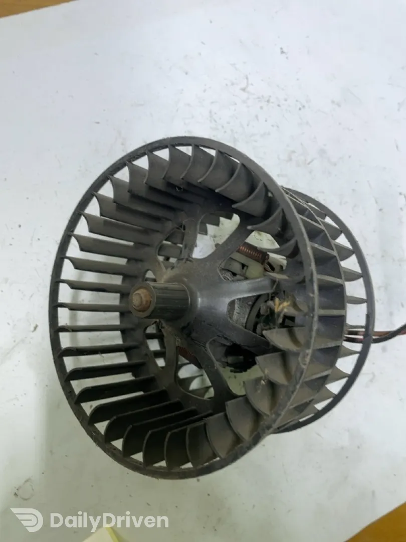 Ventilator habitaclu - Opel Corsa B [restyling] [1997 - 2000] Hatchback 5-doors 1.2 MT (65 hp)