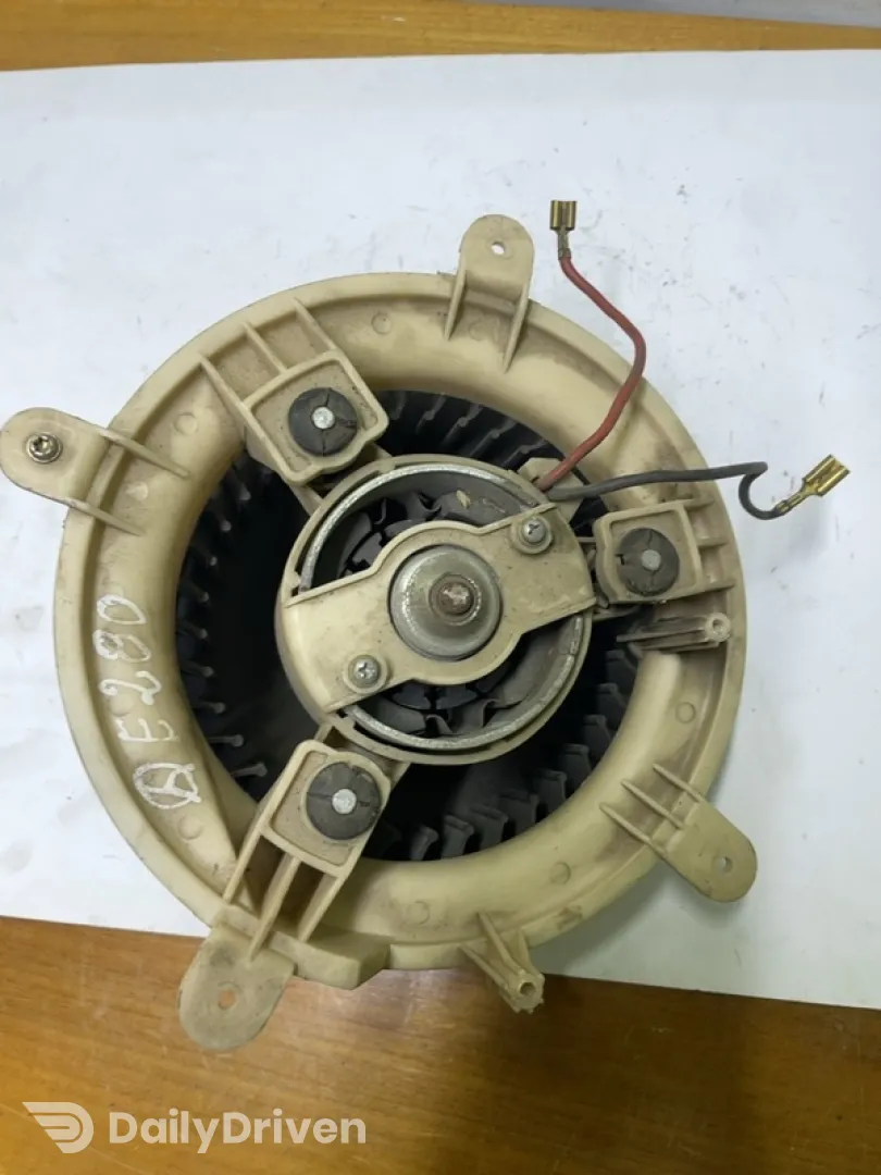 Ventilator habitaclu - Mercedes-Benz E-Class W210 [restyling] [1999 - 2002] wagon 5-doors 2.8 MT (204 hp)