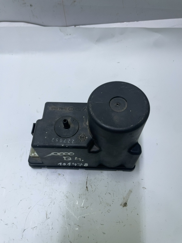 Pompă vacuum închidere centralizată - Audi 80 B4 [1991 - 1996] Sedan 2.0 MT (115 hp)